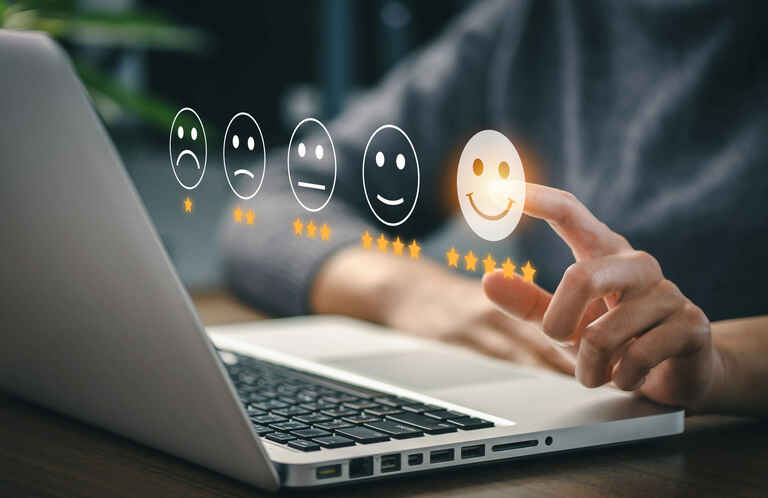 User gives a rating of experience. Choosing a smiling face with 5 stars.