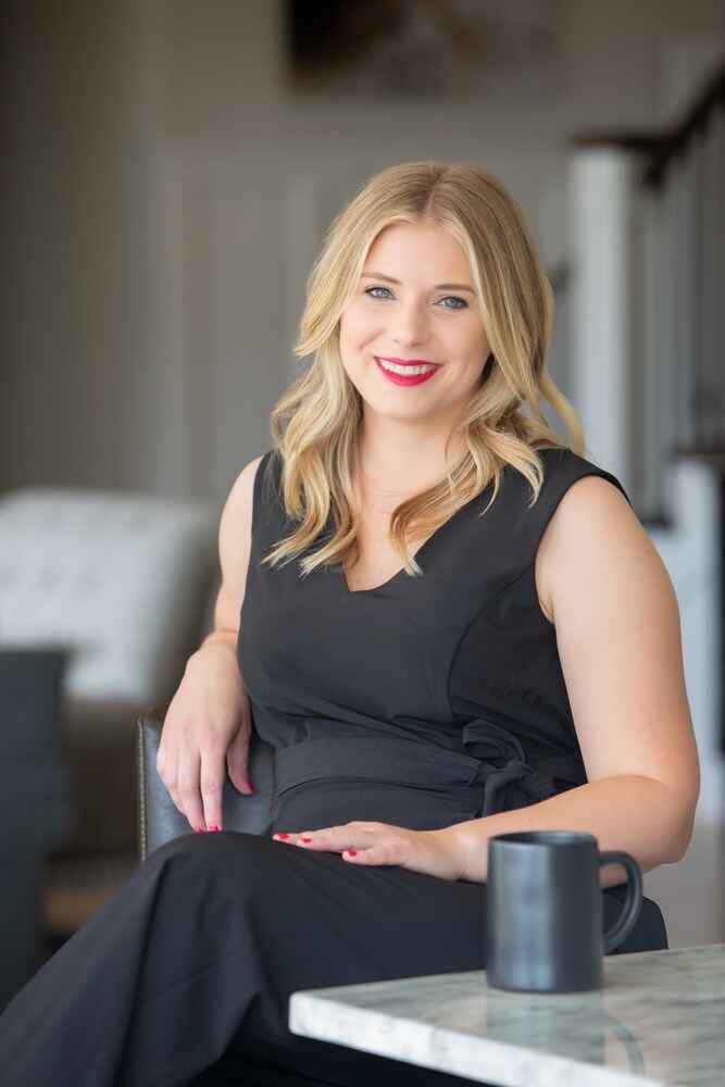 Krystal Schwenker headshot