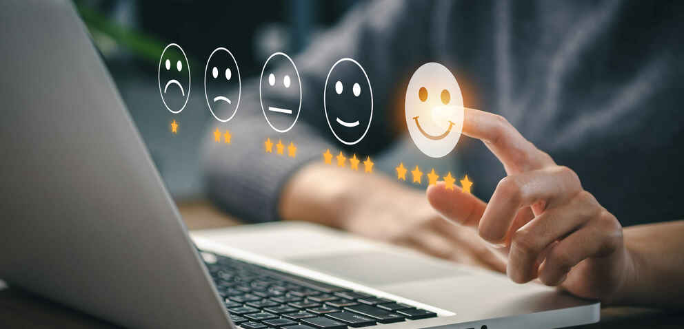 User gives a rating of experience. Choosing a smiling face with 5 stars.